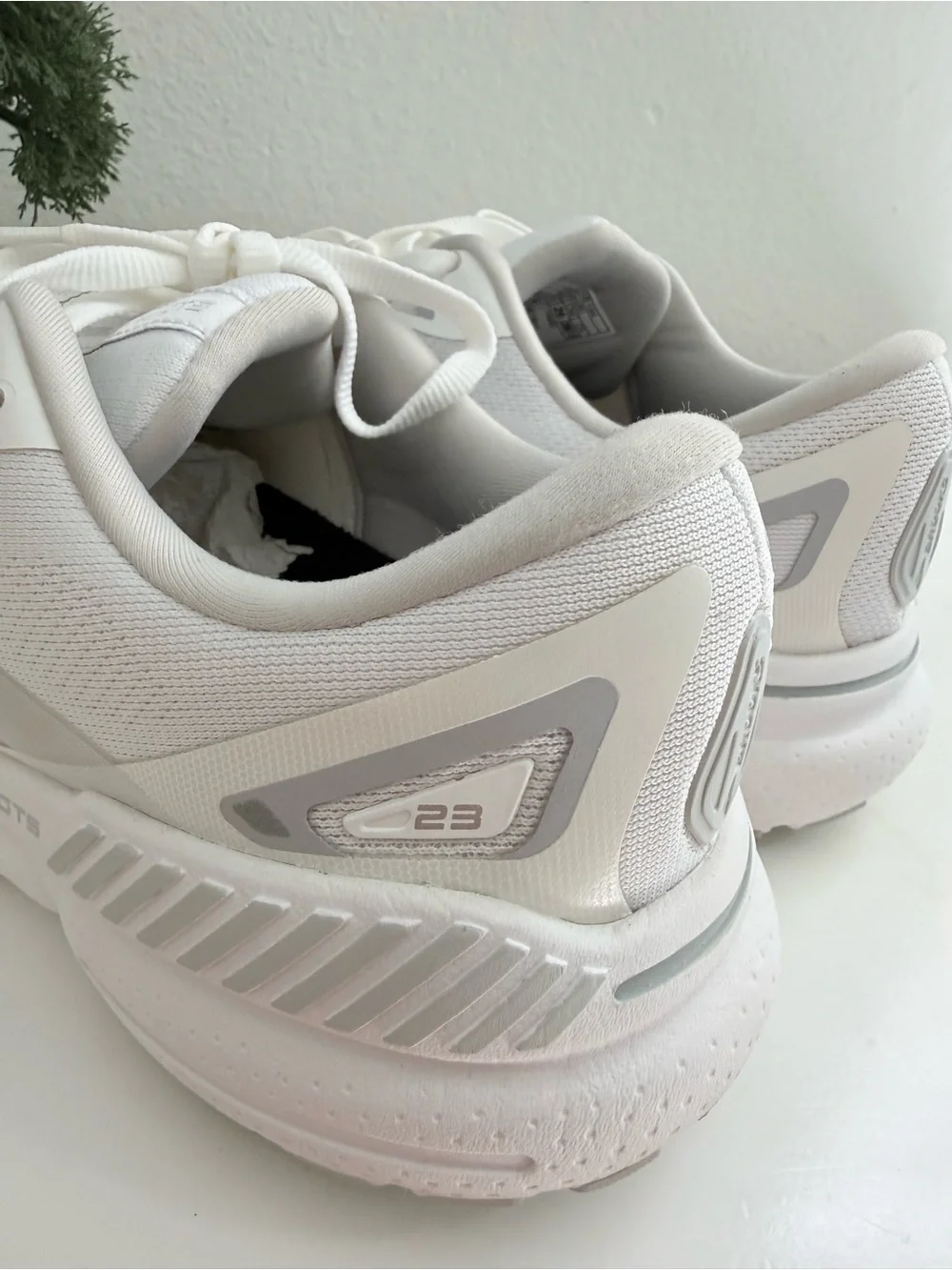 Brooks Adrenaline GTS 23 Women size 9 White and Light Gray Running Shoes - Picture 4 of 9